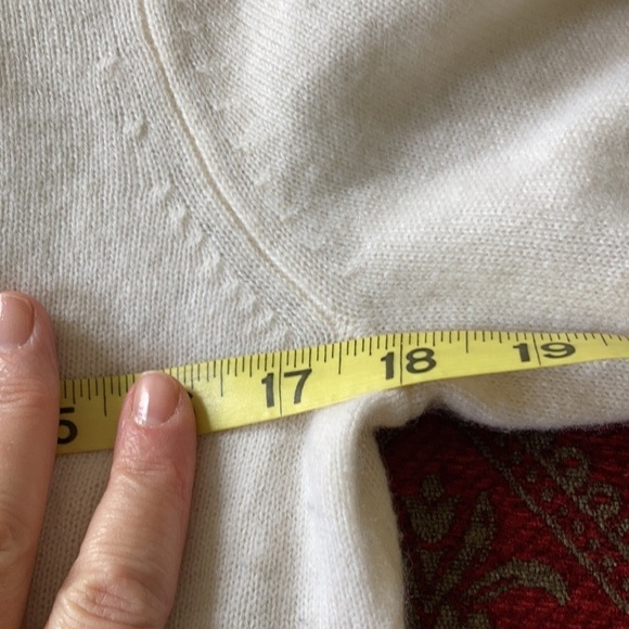 Unbranded ivory cashmere sweater Small. As is - Picture 6 of 8